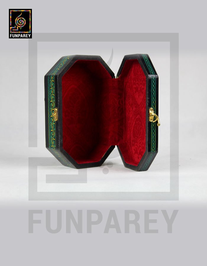 8 Sided Wooden Jewelry Box 8/5 with Lacquer Art Green