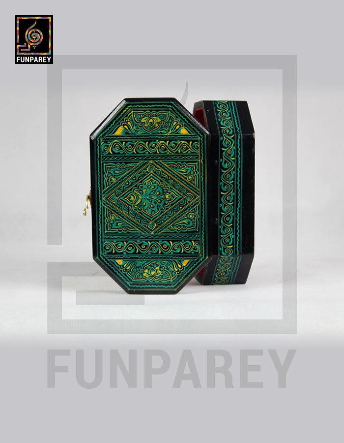8 Sided Wooden Jewelry Box 8/5 with Lacquer Art Green