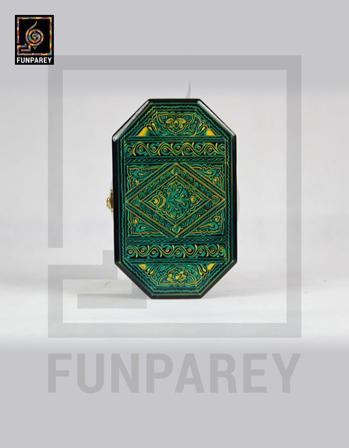 8 Sided Wooden Jewelry Box 8/5 with Lacquer Art Green
