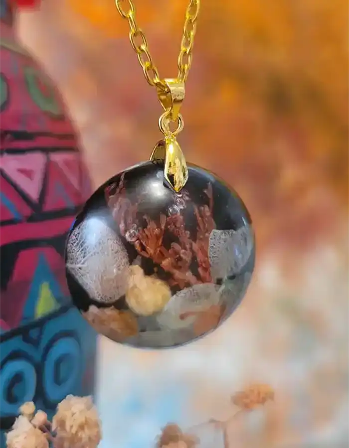 Handcrafted Resin Pendant Botanica - Luna 7x9