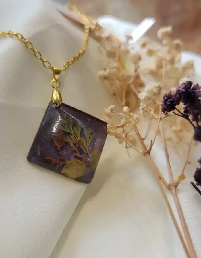 Handcrafted Resin Pendant - Zar-e-Gul