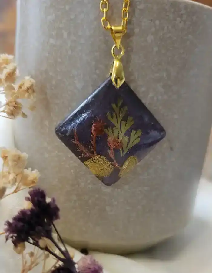 Handcrafted Resin Pendant - Zar-e-Gul