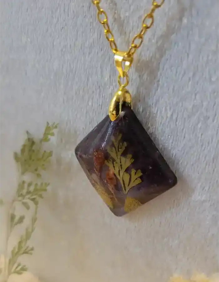 Handcrafted Resin Pendant - Zar-e-Gul