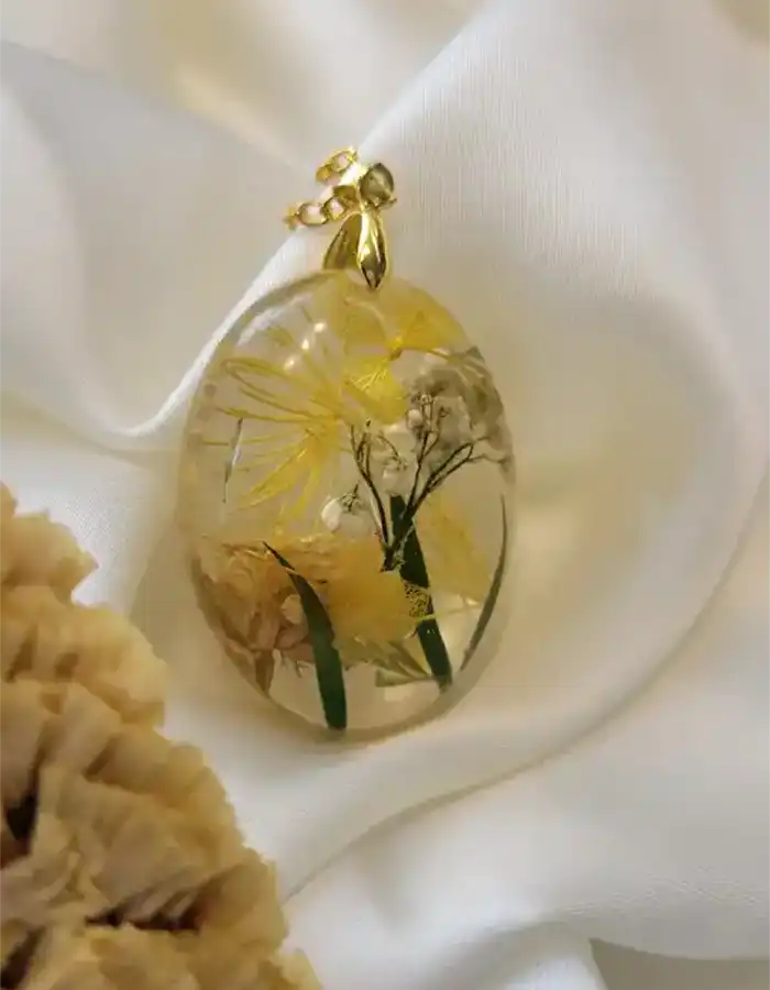 Resin Made Pendant - Nature’s Keepsakes